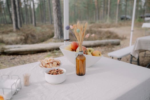 outdoor lunch scene